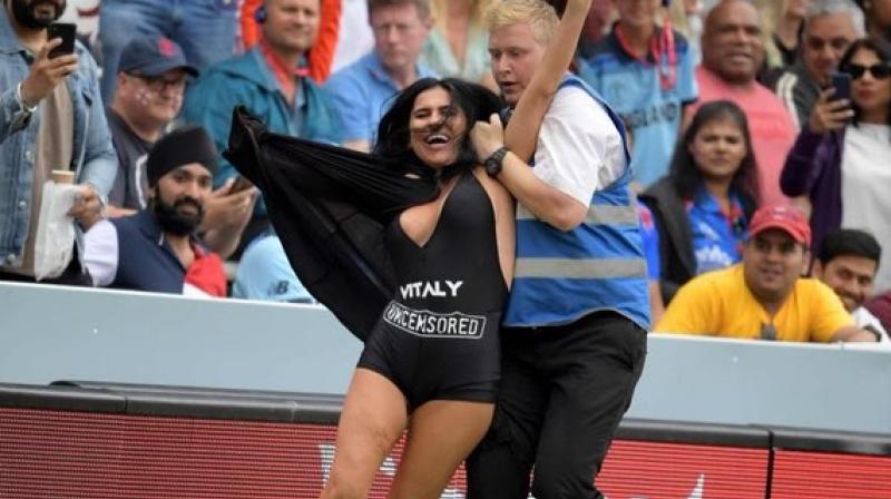 Pitch invader tries to interrupt World Cup 2019 final at Lord\s