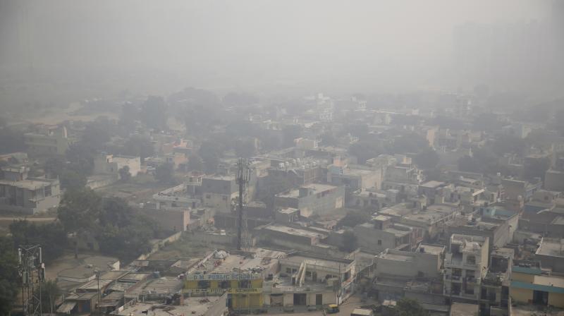 According to System of Air Quality and Weather Forecasting And Research (SAFAR), the Air Quality Index (AQI) in Delhi was recorded at 337. (Photo: AP)