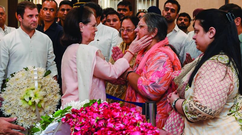 Congress president Sonia Gandhi consoles family members of former finance minister and BJP leader Arun Jaitley as party leader Rahul Gandhi looks on, at Greater Kailash, New Delhi on Saturday.  (PTI)