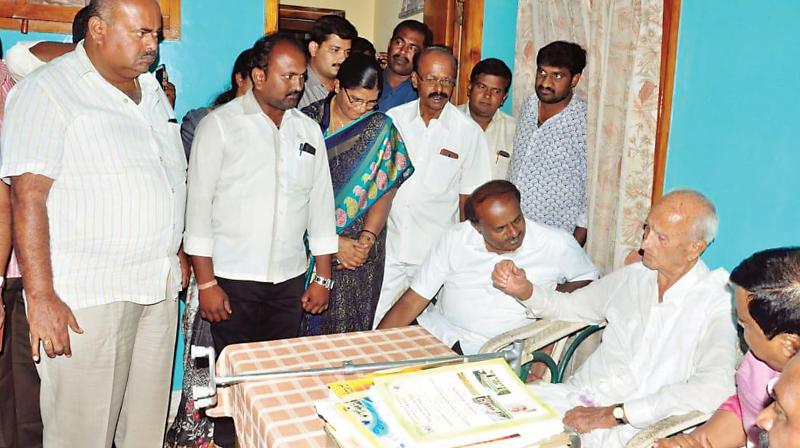 Karnataka I-T chief is â€˜BJP agentâ€™, says HD Kumaraswamy