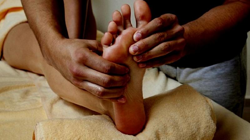 When the pain recurred, his mother massaged his left calf muscles (Photo: AFP)
