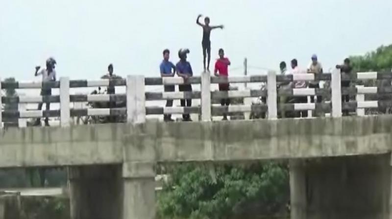 Bihar: Youth drowns while filming Tik Tok video