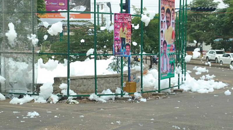 The siphon technology fails to stop froth at Varthur Lake