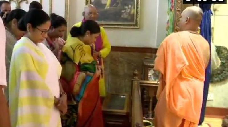 \Jai Hind, Jai Bangla\: Mamata flags off ISKCON\s Rath Yatra in big Hindu outreach