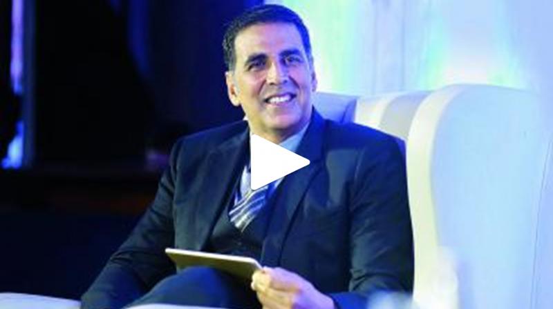 Video: Akshay Kumar sets example of ideal son, gives important message to fans