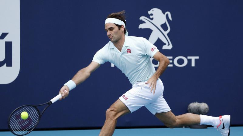 Miami Open: Roger Federer cruises on while Simona Halep advances to semi-finals