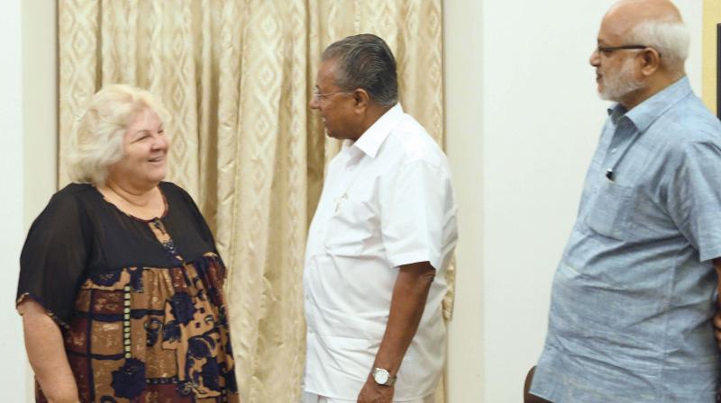 Che Guevara\s daughter calls on  Pinarayi Vijayan