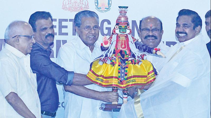 TN CM Edappadi K Palaniswami and Kerala CM Pinarayi Vijayan make history