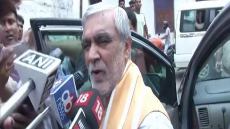Ink thrown at Union Minister Ashwini Choubey in Patna, he says media was target