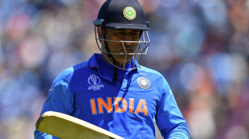 Outgoing Mahendra Singh Dhoni to help India go through transition phase