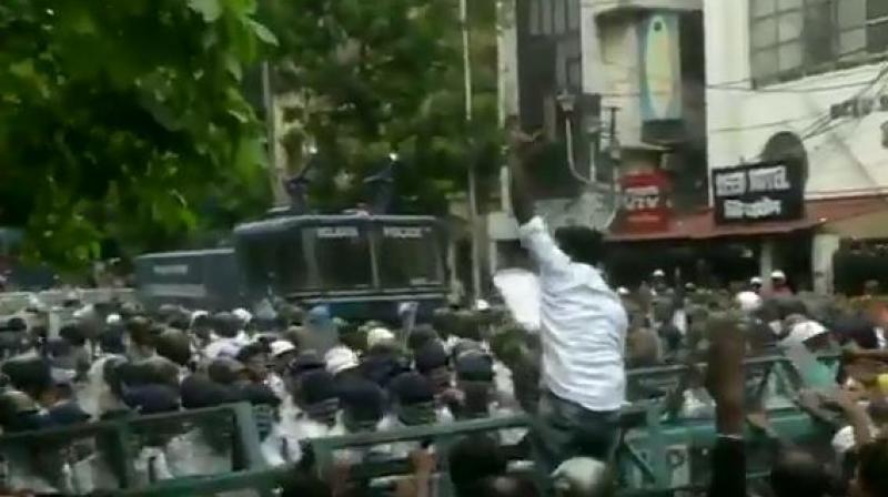 Kolkata Police rout BJP workers protesting against TMC