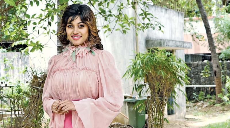 800px x 448px - Not interested in getting married: Oviya