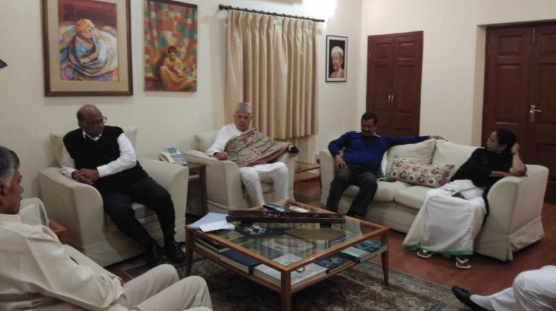 Andhra Pradesh CM N Chandrababu Naidu, NC chief Farooq Abdullah, West Bengal CM Mamata Banerjee, Delhi CM Arvind Kejriwal at NCP chief Sharad Pawar's residence. (Photo: ANI | Twitter)