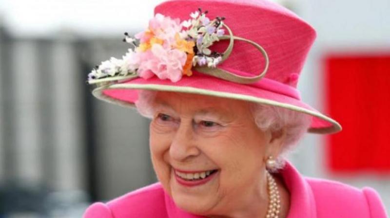 Queen Elizabeth startles everyone at a pop-up