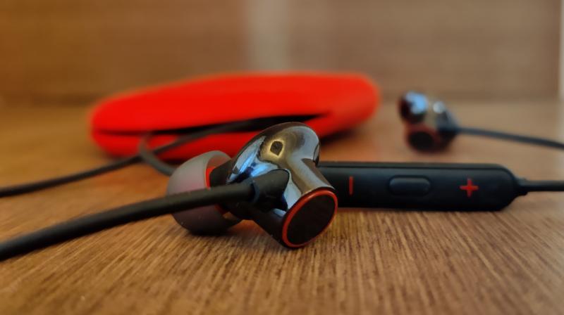 Oneplus bullets wireless 2 best sale pouch buy