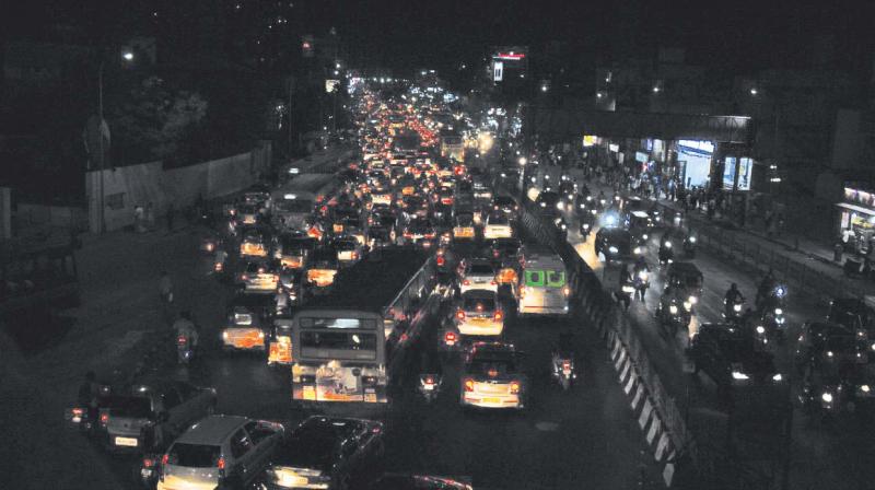 Normal flow of vehicular movement was affected on arterial roads leading to Vellore, Tindivanam, Puducherry, Tirupati and other places. Normal traffic was affected since 7 pm on Tuesday in Tambaram and Perungaluthur.