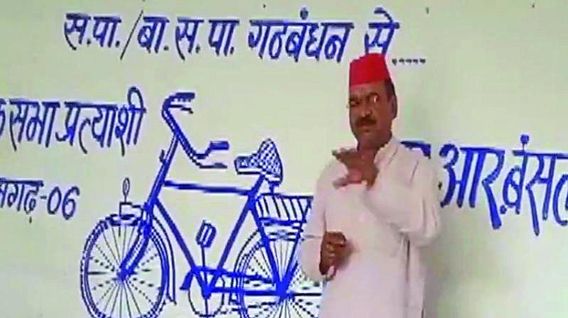 Samajwadi Party candidate gives rigging tips to cadre