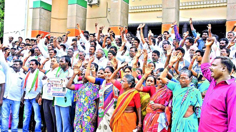 Congress workers from Warangal and Khammam districts protest in front of Gandhi Bhavan in Hyderabad on Sunday, asking the TPCC not to allot Wyra and Station Ghanpur seats to alliance partners.  (Photo:P. Surendra)
