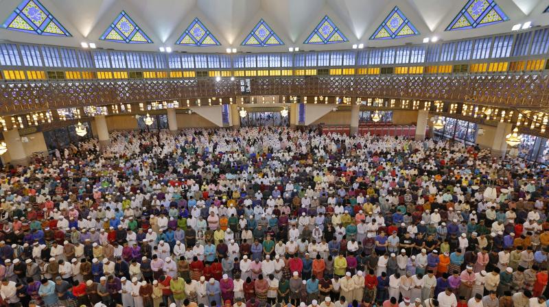 Eid 2018: Muslims worldwide prepare to mark end of Ramadan