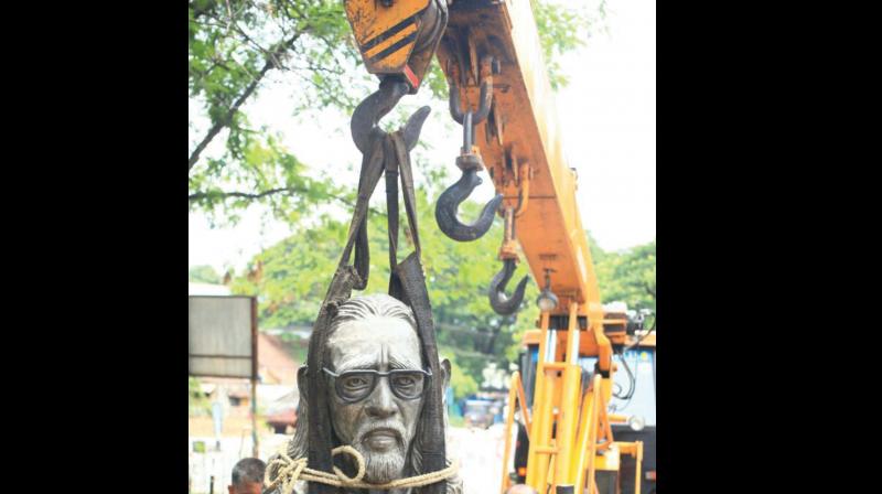 Row over removal of OV Vijayan bust at Palakkad