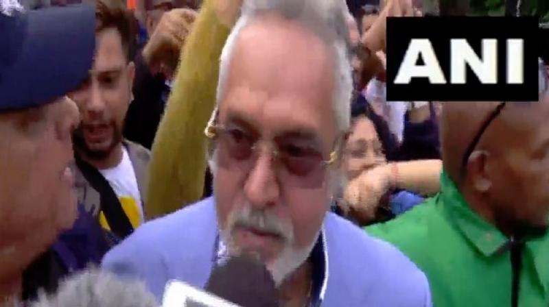 Crowd shouts \chor hai\ as Mallya leaves from The Oval after match