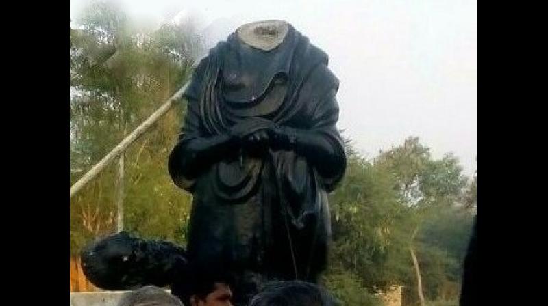 The statue of Dravidian icon and social reformer EV Ramasamy, popularly known as Periyar, was beheaded by miscreants in Tamil Nadus Pudukkottai. (Photo: Twitter | ANI)