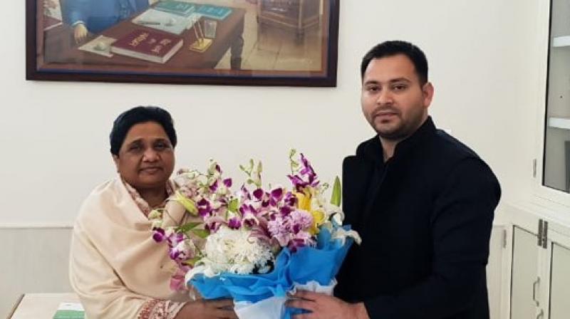 RJD leader Tejashwi Yadav met BSP supremo Mayawati at her residence in Lucknow on Sunday. (Photo: Twitter | @yadavtejashwi)