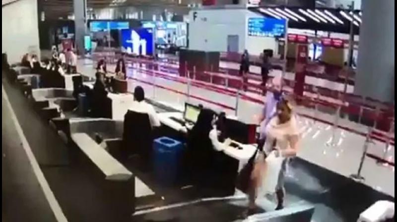 Woman boards luggage belt assuming it\ll take her to plane; see video