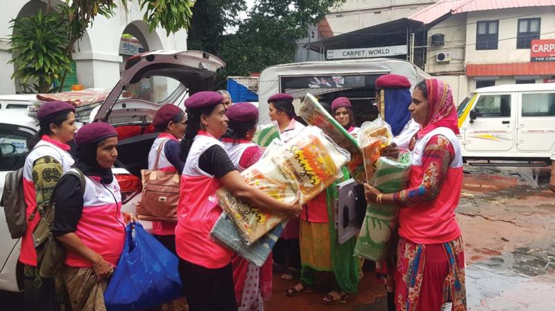 Kozhikode: Pink alert team gives relief to camp inmates