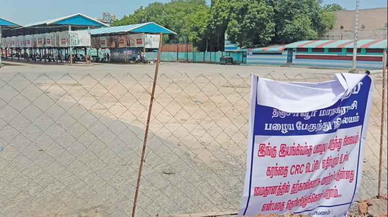Fencing before old bus stand which has been  shifted to a temporary bus stand at Thanjavur. (Photo: DC)