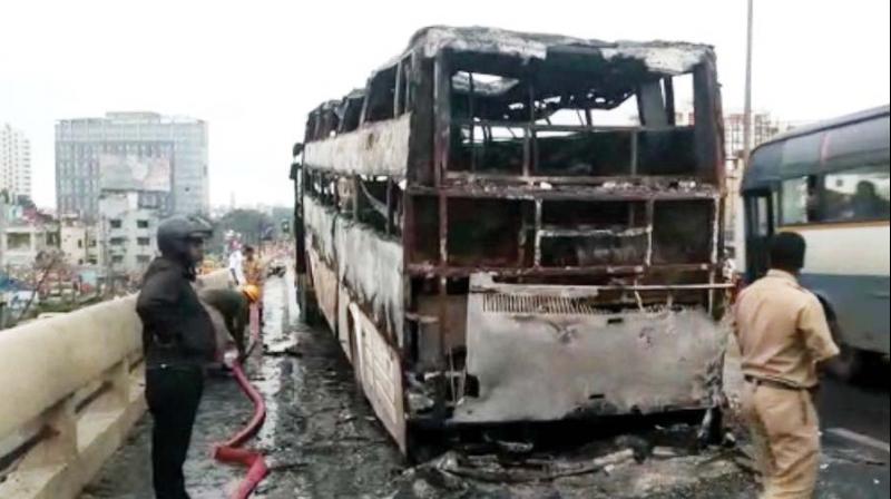 The driver and the passengers informed the police as well as the fire and emergency officials who doused the fire.