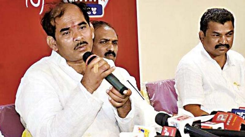 Congress takes BJP MLAâ€™s C S Shivalli remark to Election Commission