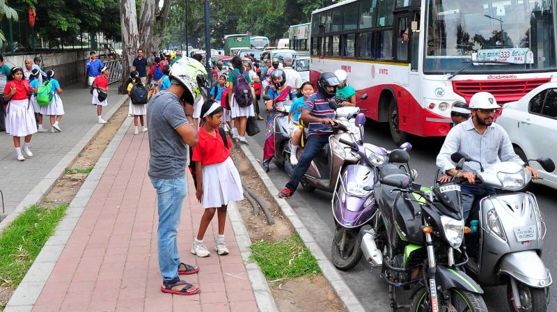 Bengaluru: Despite police diktat parking chaos continues near schools