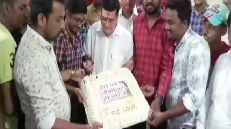 \Desh ka Chowkidaar Hi Chor Hai\ cake\: Congress-NCP leader celebrates birthday