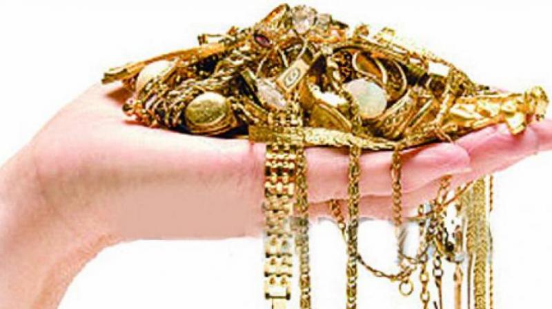 Chennai: Customs officers seize gold worth Rs 1.12 crore