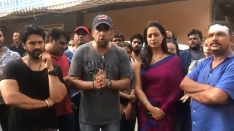 Mahie Gill and her crew attacked by goons during the shoot; watch the video