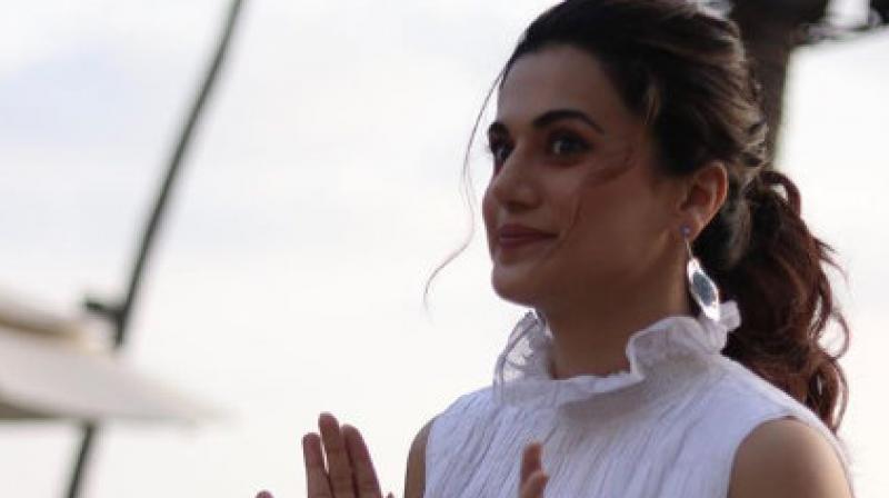 Taapsee Pannu mocks Bollywood celebs for posting pictures with aged look