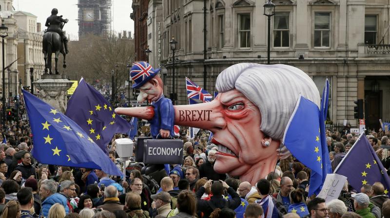 Thousands protest in London to demand new Brexit vote