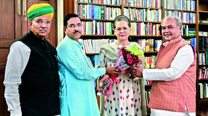 Govt seeks Sonia Gandhi\s help on smooth functioning of Parliament session