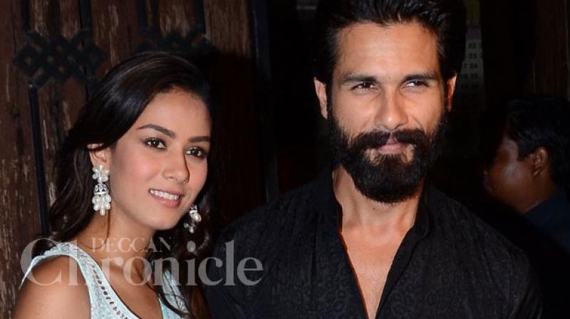 Shahid Kapoor snapped with his wife Mira