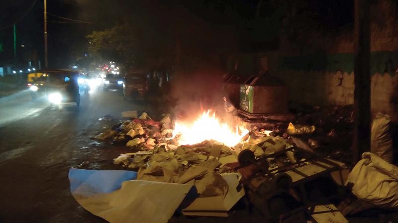 Garbage being burnt in Yarab Nagar