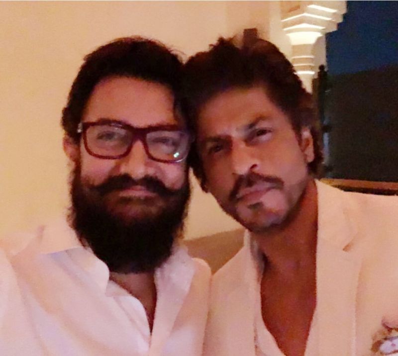 After 25 years of knowing each other, SRK-Aamir click their first picture together