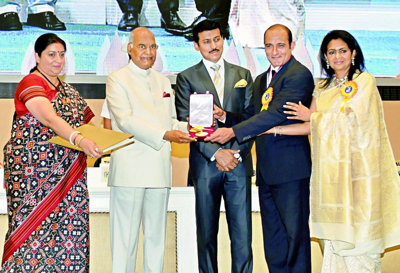 Late Vinod Khanna's son Akshaye Khanna and wife Kavita Khanna received the Dadasaheb Phalke Award from the President on his behalf
