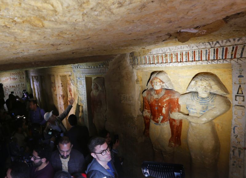 Cameramen and visitors visit the recently uncovered tomb of the Priest royal Purification during the reign of King Nefer Ir-Ka-Re. (Photo: AP)