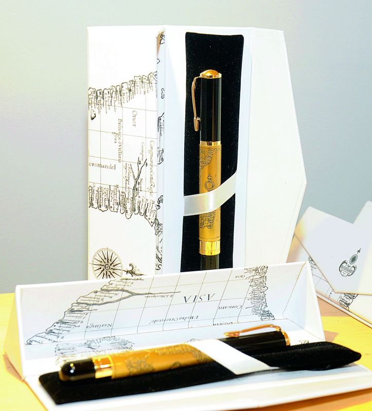 The Map pen  contains a 16 GB USB and also features an original antique  map from the  Kalakriti Archives.