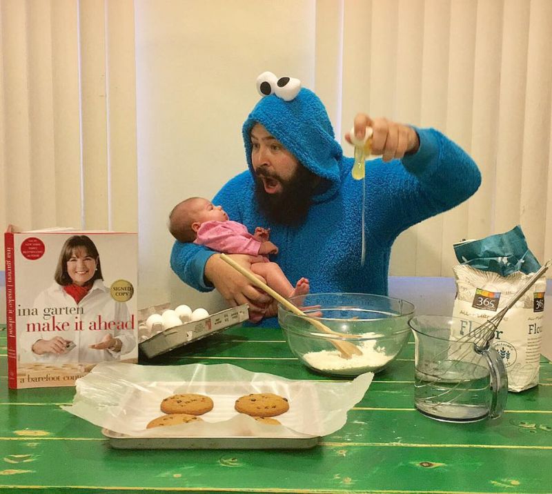 Zoe and dad making cookies (Photo: Facebook)