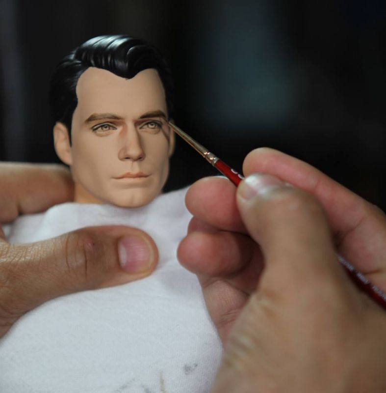 Cruz painting a likeness to Superman (Photo: Facebook)