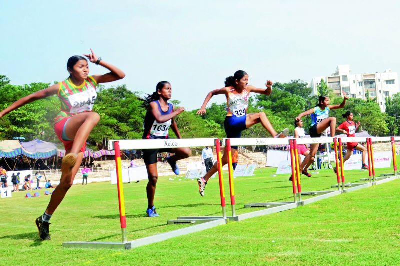  Girls participate in the finals of the 100 metre hurdle race