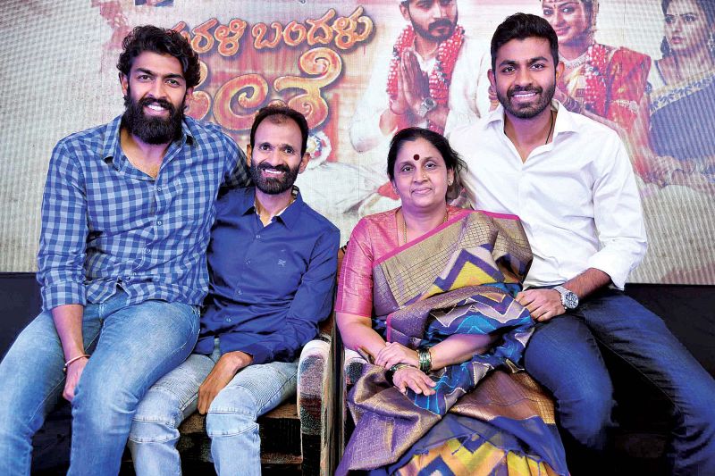 Raghavendra Rajkumar, his wife Mangala and his two sons - Vinay Rajkumar and Yuvaraj Kumar.