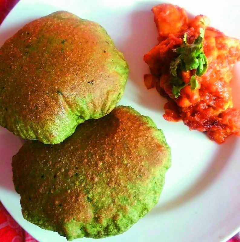 Green peas stuffed puri 